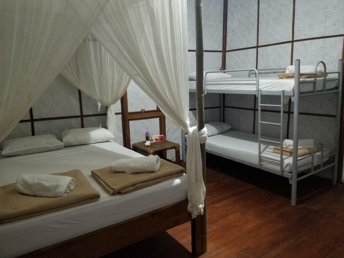 Hotel Mojosurf Camp Red Island à Pasanggaran Extérieur photo